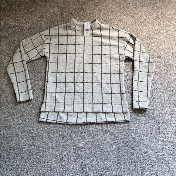 Suzy Shier Other - Suzy Shier Gray and Black Grid Turtleneck Sweater